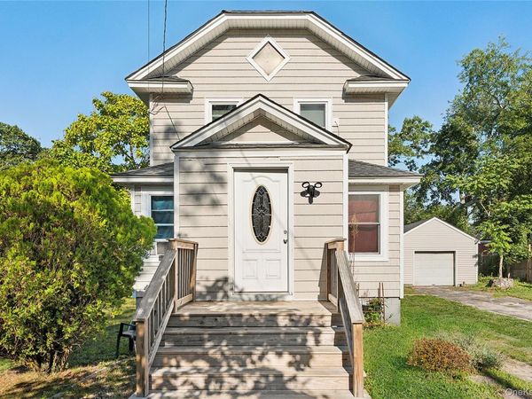 135 Lake Avenue, Flanders, NY 11901