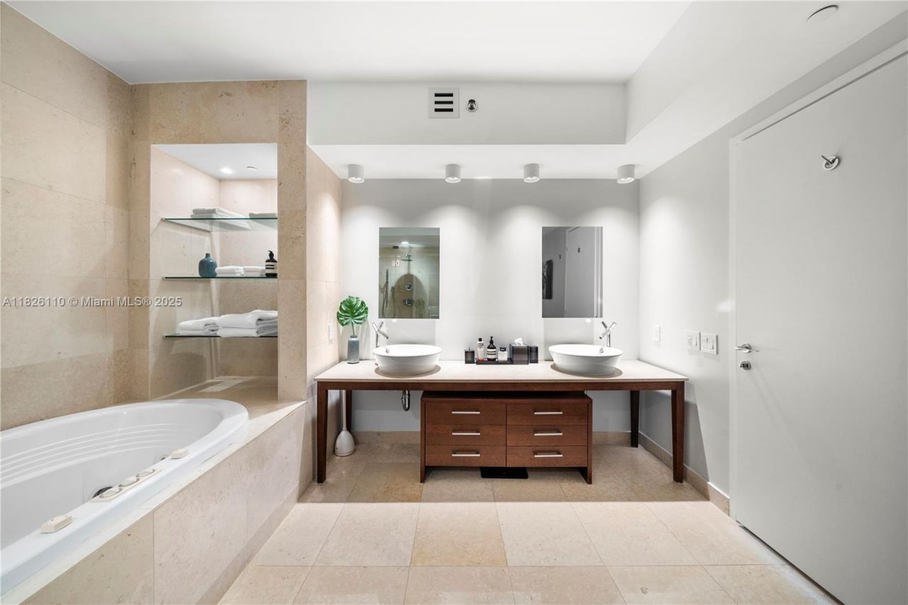 450 Alton Rd, Unit 2705, Miami Beach, FL 33139 Photo