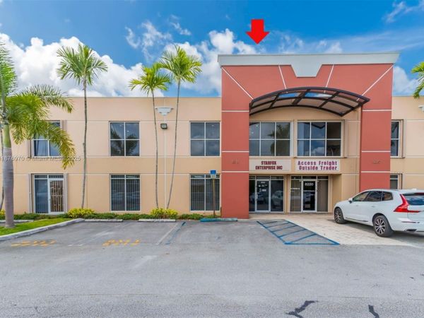 8216 NW 30th Ter, Doral, FL 33122