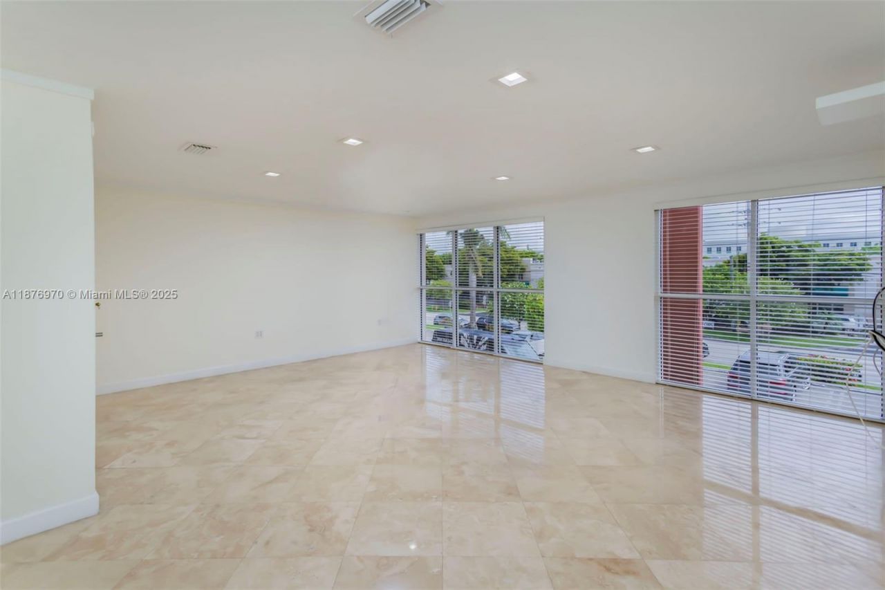 8216 NW 30th Ter, Doral, FL 33122 Photo