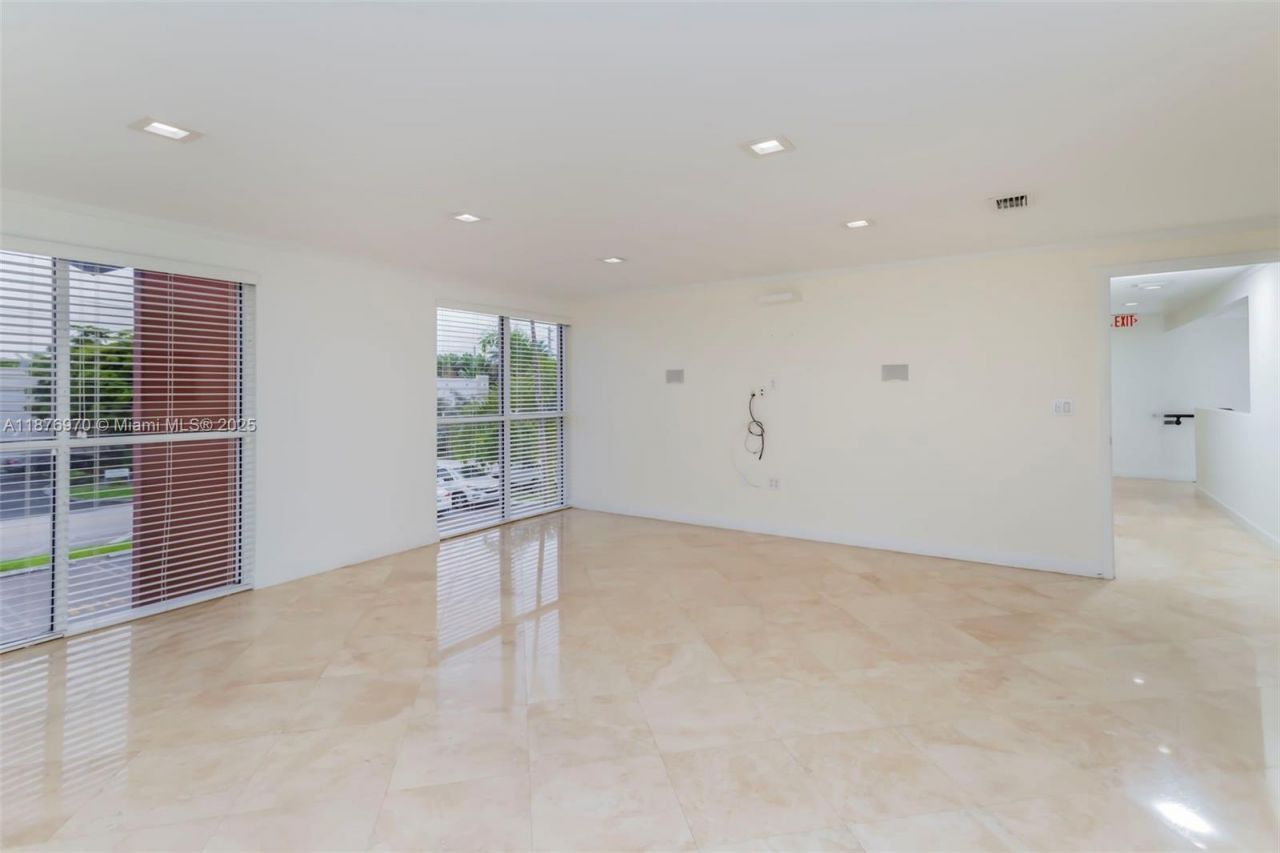 8216 NW 30th Ter, Doral, FL 33122 Photo
