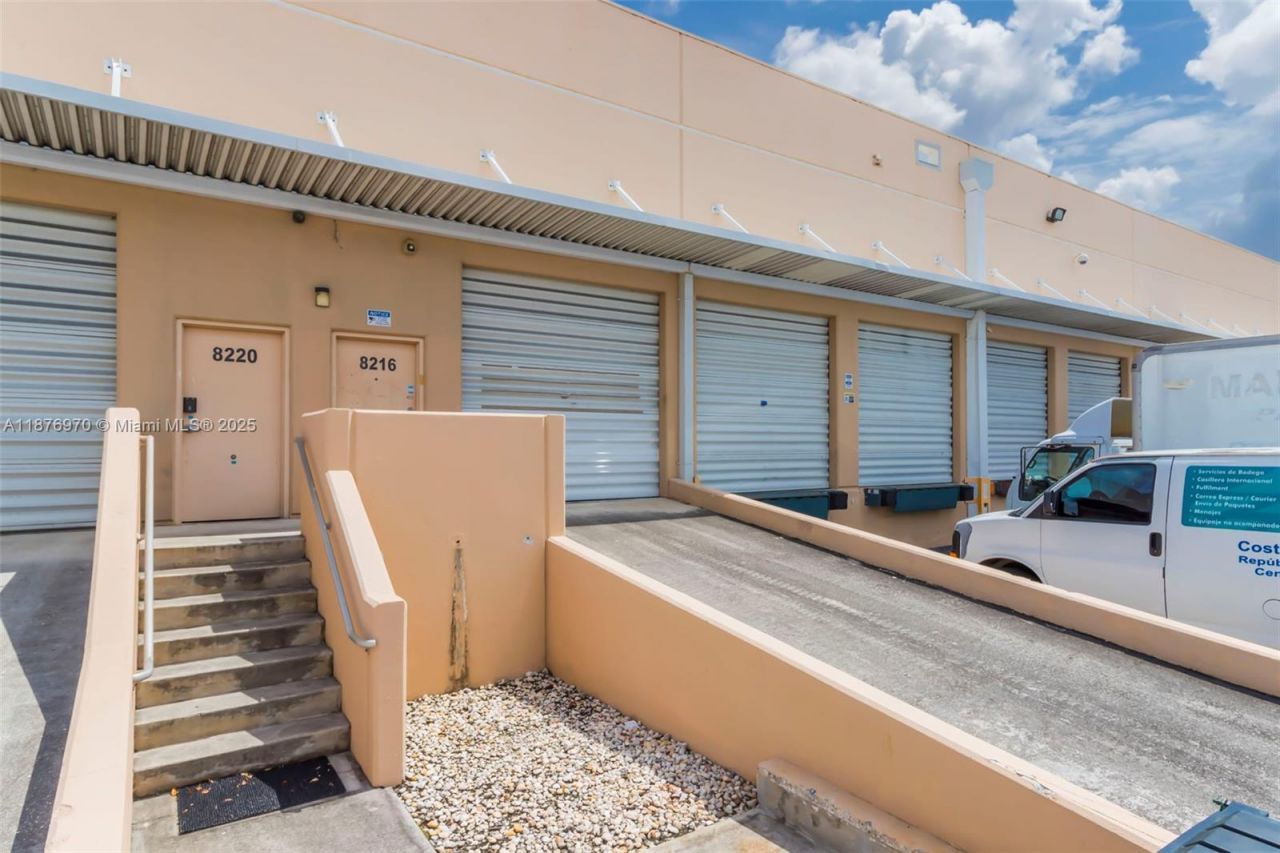 8216 NW 30th Ter, Doral, FL 33122 Photo