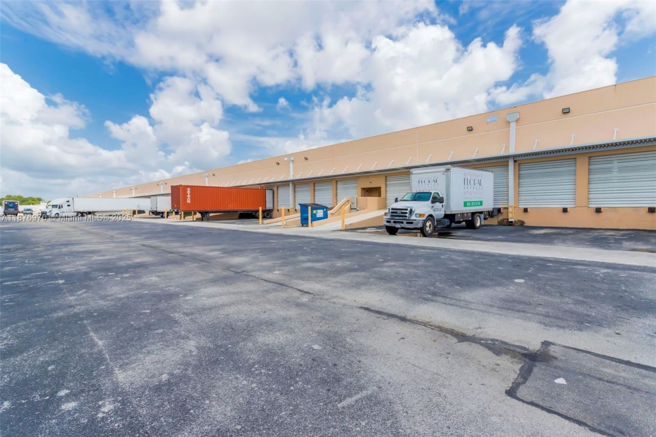 8216 NW 30th Ter, Doral, FL 33122 Photo