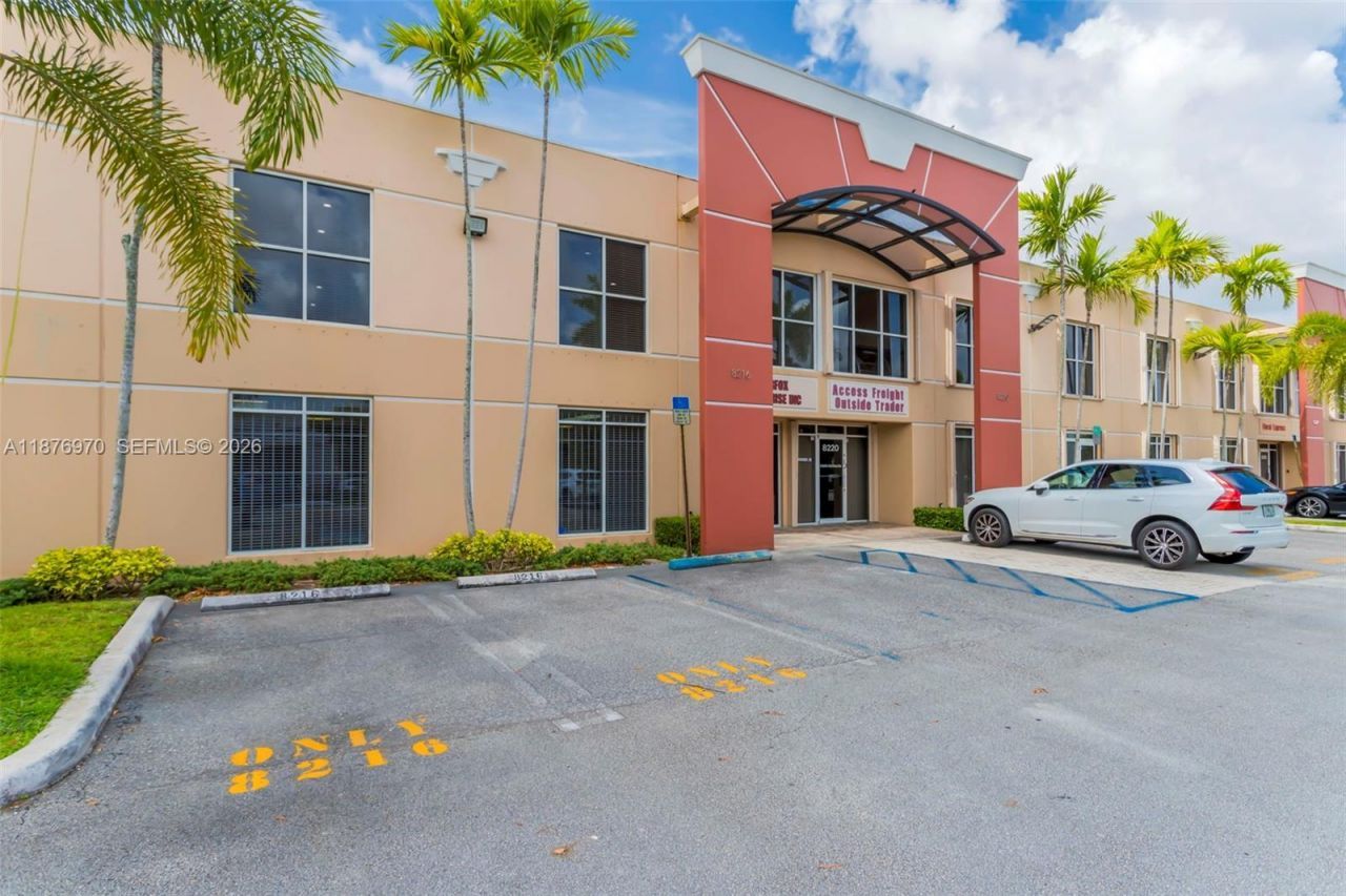 8216 NW 30th Ter, Doral, FL 33122 Photo