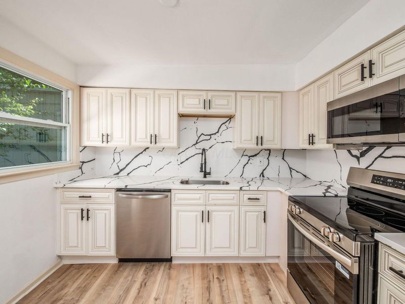 2458 Edgevale Road, Columbus, OH 43221 Photo 12