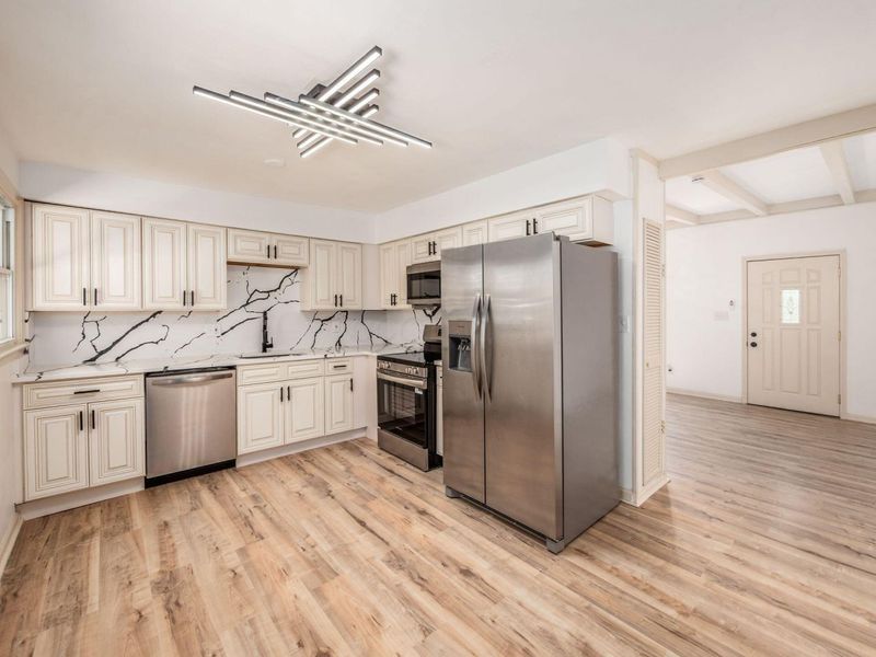 2458 Edgevale Road, Columbus, OH 43221 Photo 9