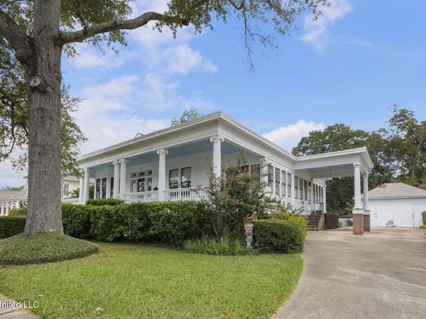 208 W Georgetown Street, Crystal Springs, MS 39059