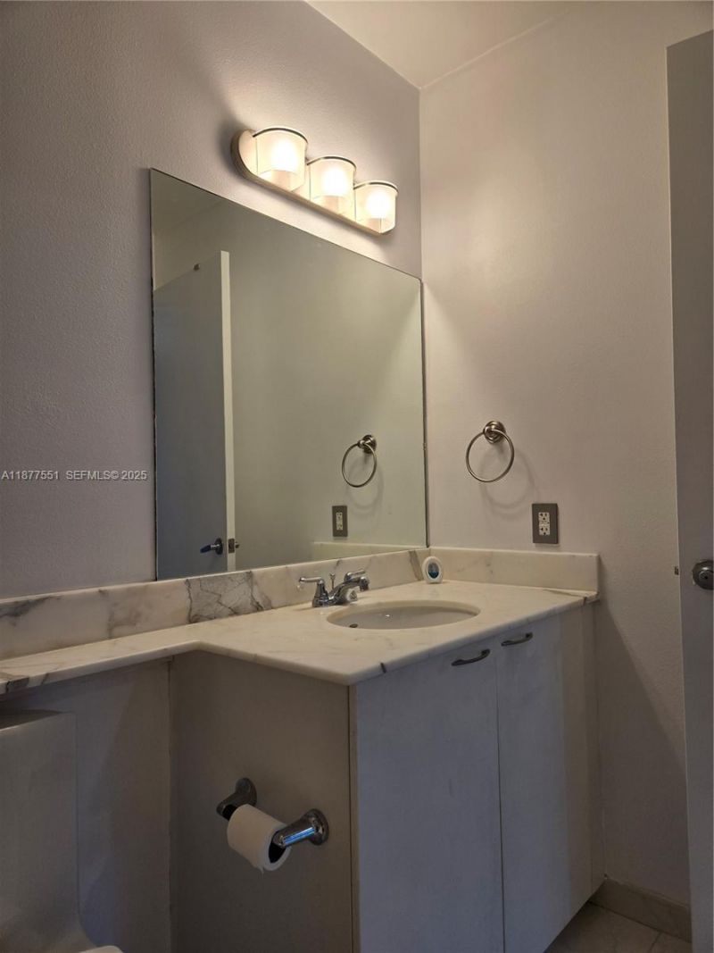 234 NE 3rd St, Unit 1104, Miami, FL 33132 Photo