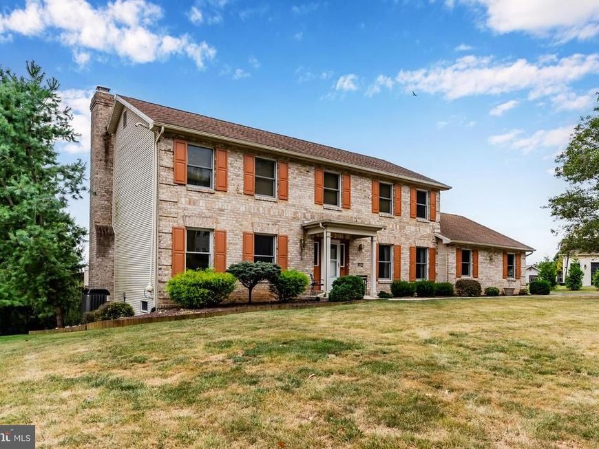 2415 W Bayberry Drive, Harrisburg, PA 17112 Main Photo