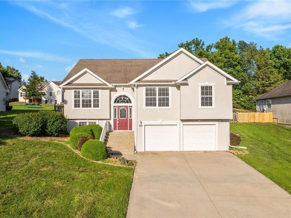109 Deerfield Drive, Warrensburg, MO 64093
