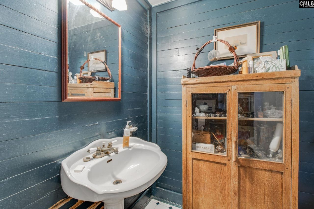 420 S Church Street Photo 18