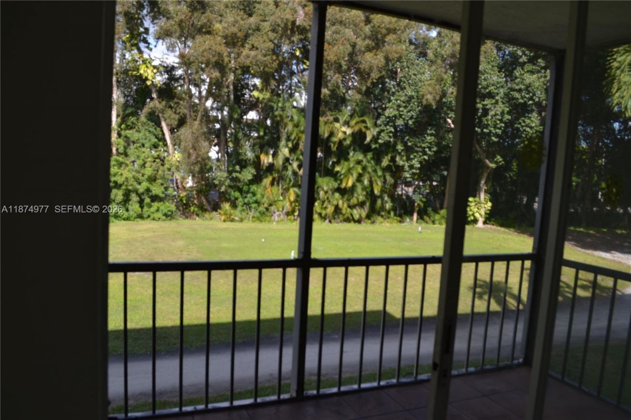 300 S Hollybrook Dr, Unit 203, Pembroke Pines, FL 33025 Photo