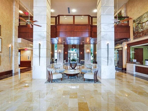 19501 W Country Club Dr, Unit 207, Aventura, FL 33180