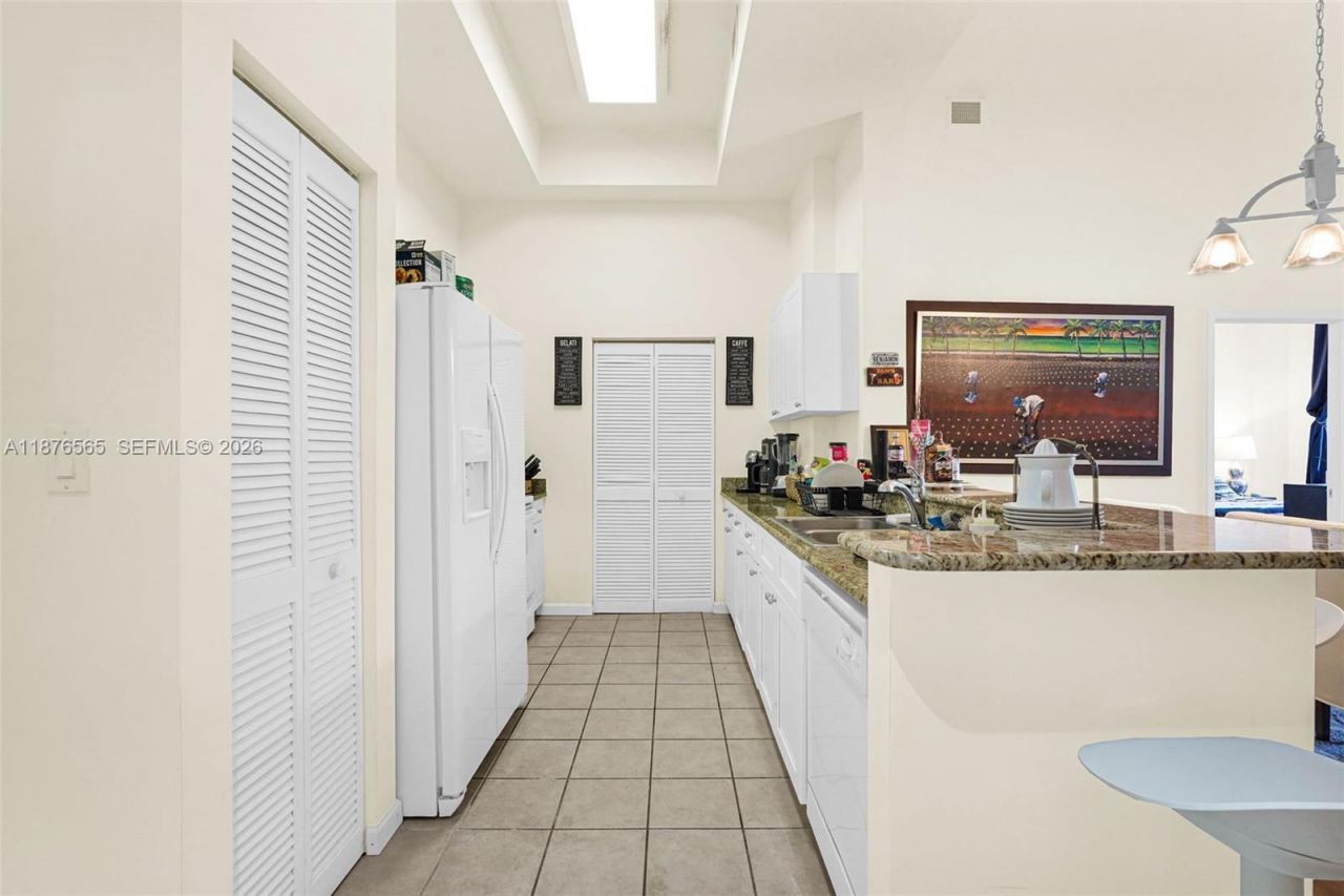 19501 W Country Club Dr, Unit 207, Aventura, FL 33180 Photo