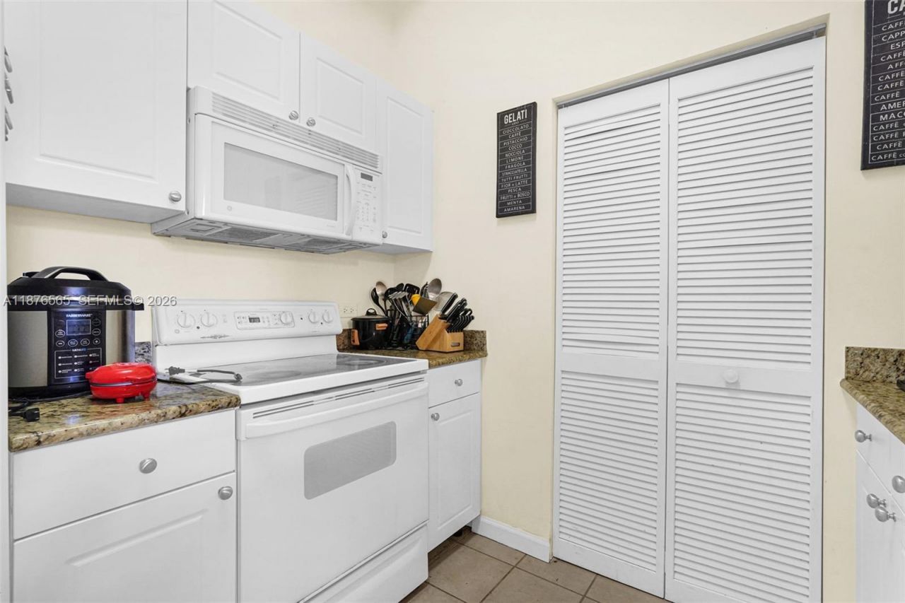 19501 W Country Club Dr, Unit 207, Aventura, FL 33180 Photo