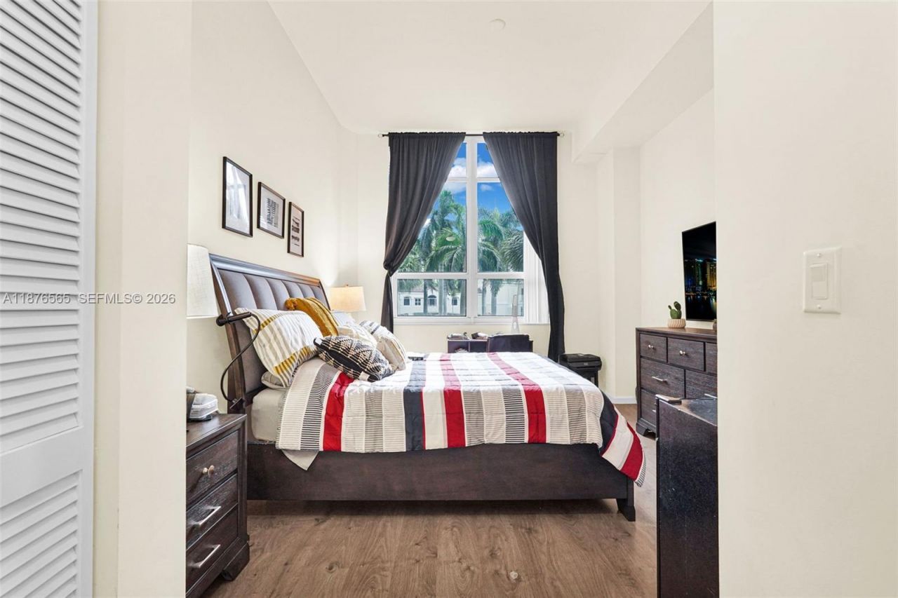 19501 W Country Club Dr, Unit 207, Aventura, FL 33180 Photo