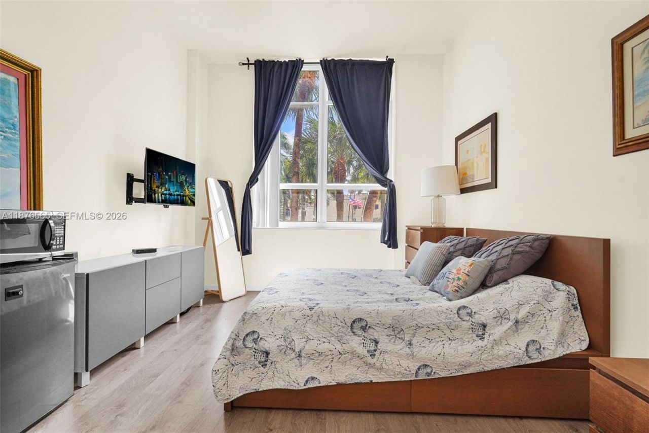 19501 W Country Club Dr, Unit 207, Aventura, FL 33180 Photo