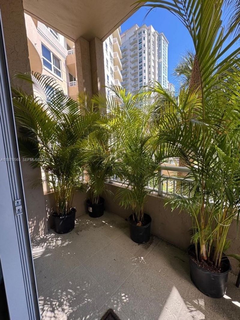 19501 W Country Club Dr, Unit 207, Aventura, FL 33180 Photo