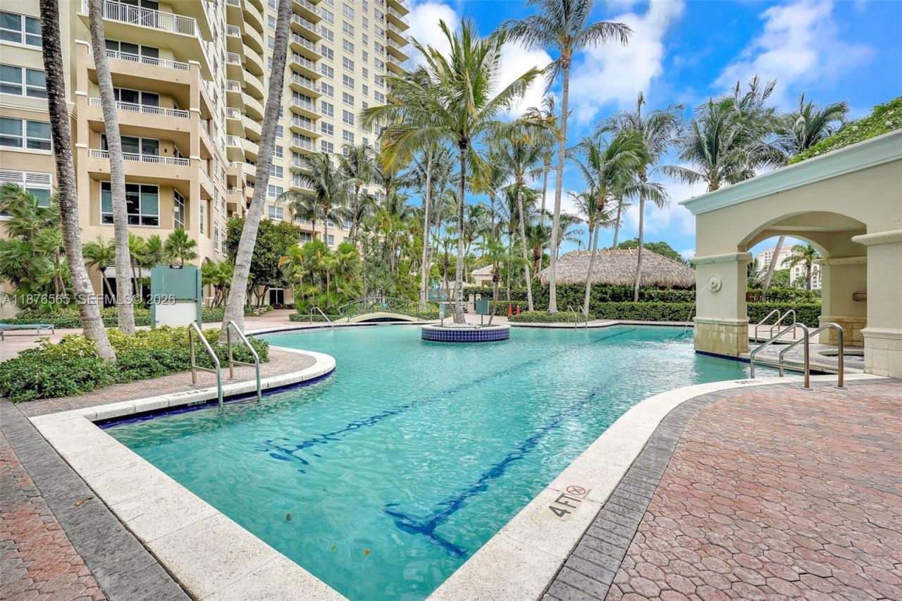 19501 W Country Club Dr, Unit 207, Aventura, FL 33180 Photo