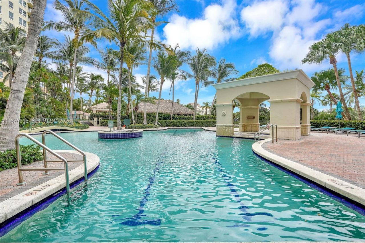 19501 W Country Club Dr, Unit 207, Aventura, FL 33180 Photo