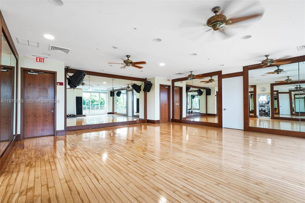 19501 W Country Club Dr, Unit 207, Aventura, FL 33180 Photo