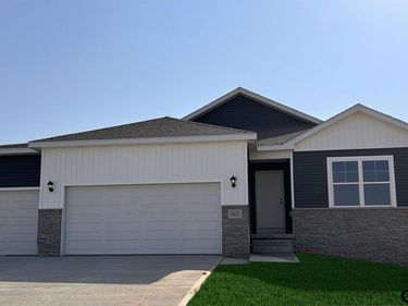 17051 Reynolds Street, Bennington, NE 68007