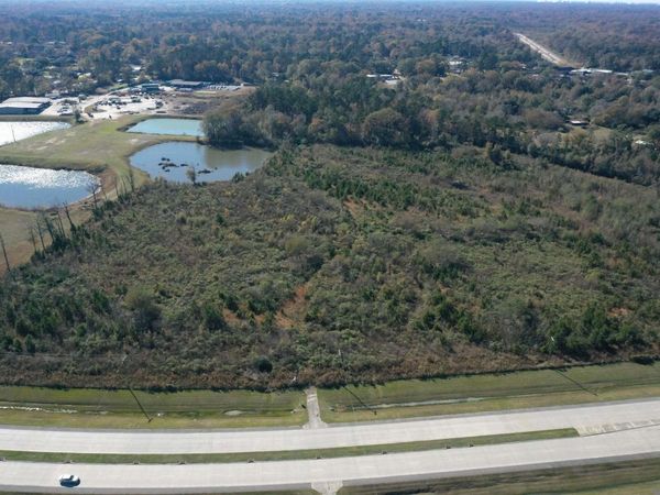 25 Central Thruway, Central, LA 70837