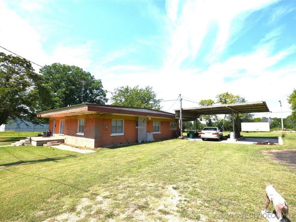 319 E Oak Street, Stilwell, OK 74960