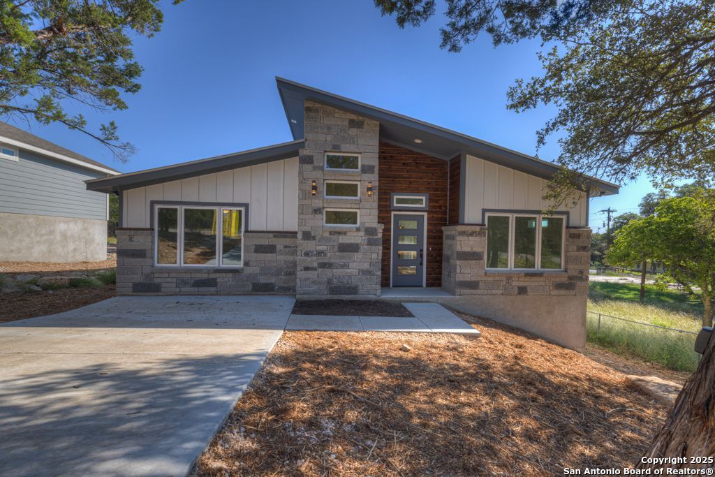 2549 Grandview, Canyon Lake, TX 78133 Main Photo