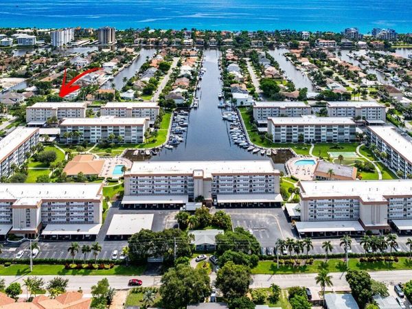 920 Dogwood Drive, Unit 560, Delray Beach, FL 33483