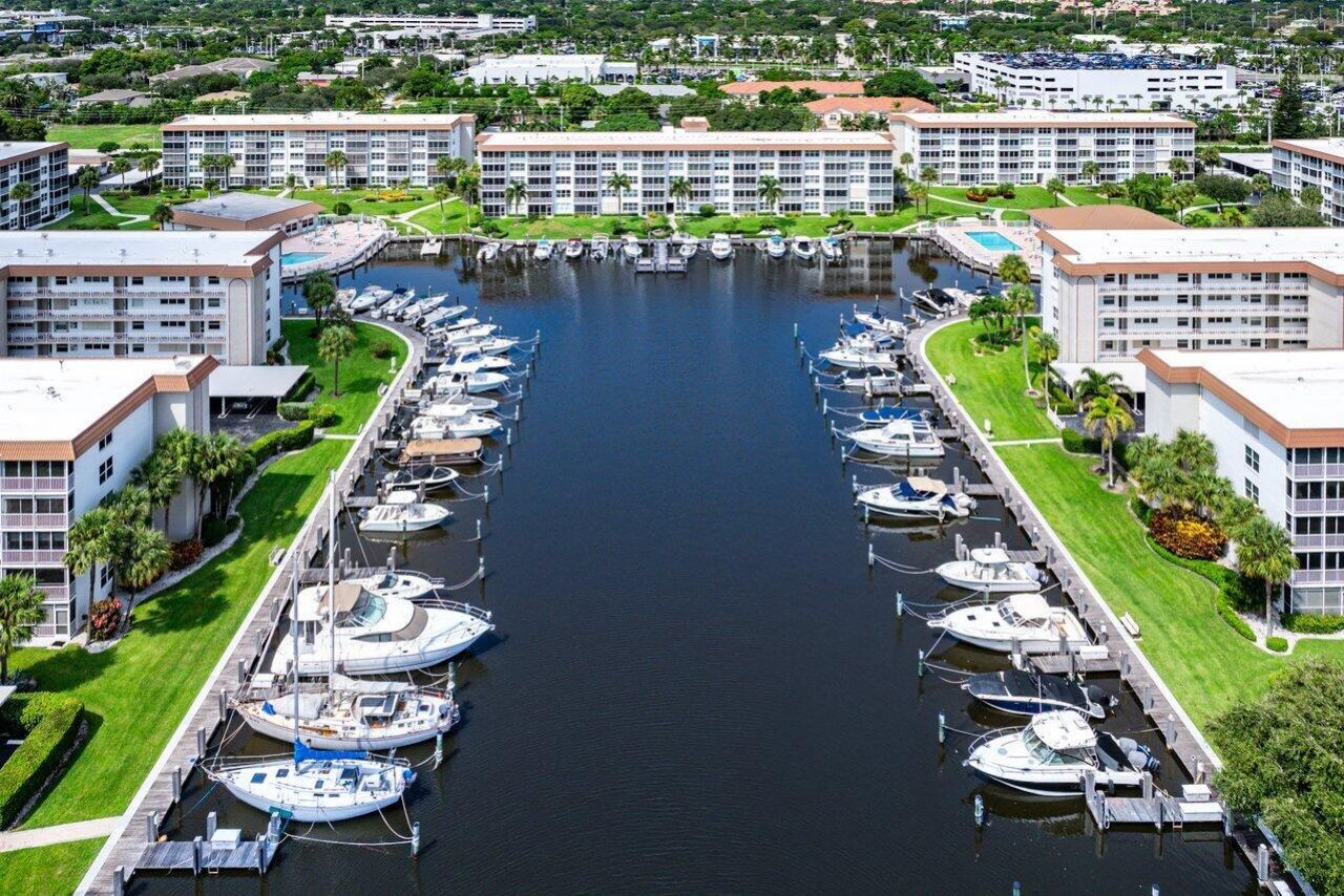 920 Dogwood Drive, Unit 560, Delray Beach, FL 33483 Photo