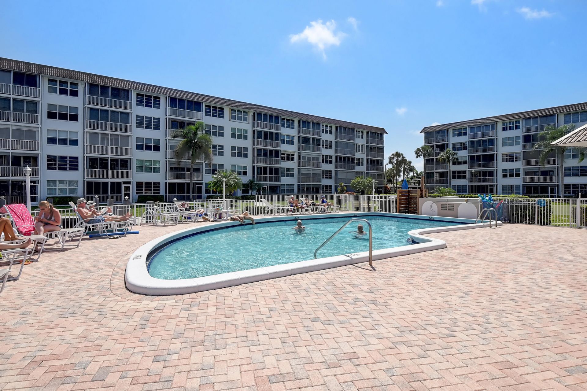 920 Dogwood Drive, Unit 560, Delray Beach, FL 33483 Photo