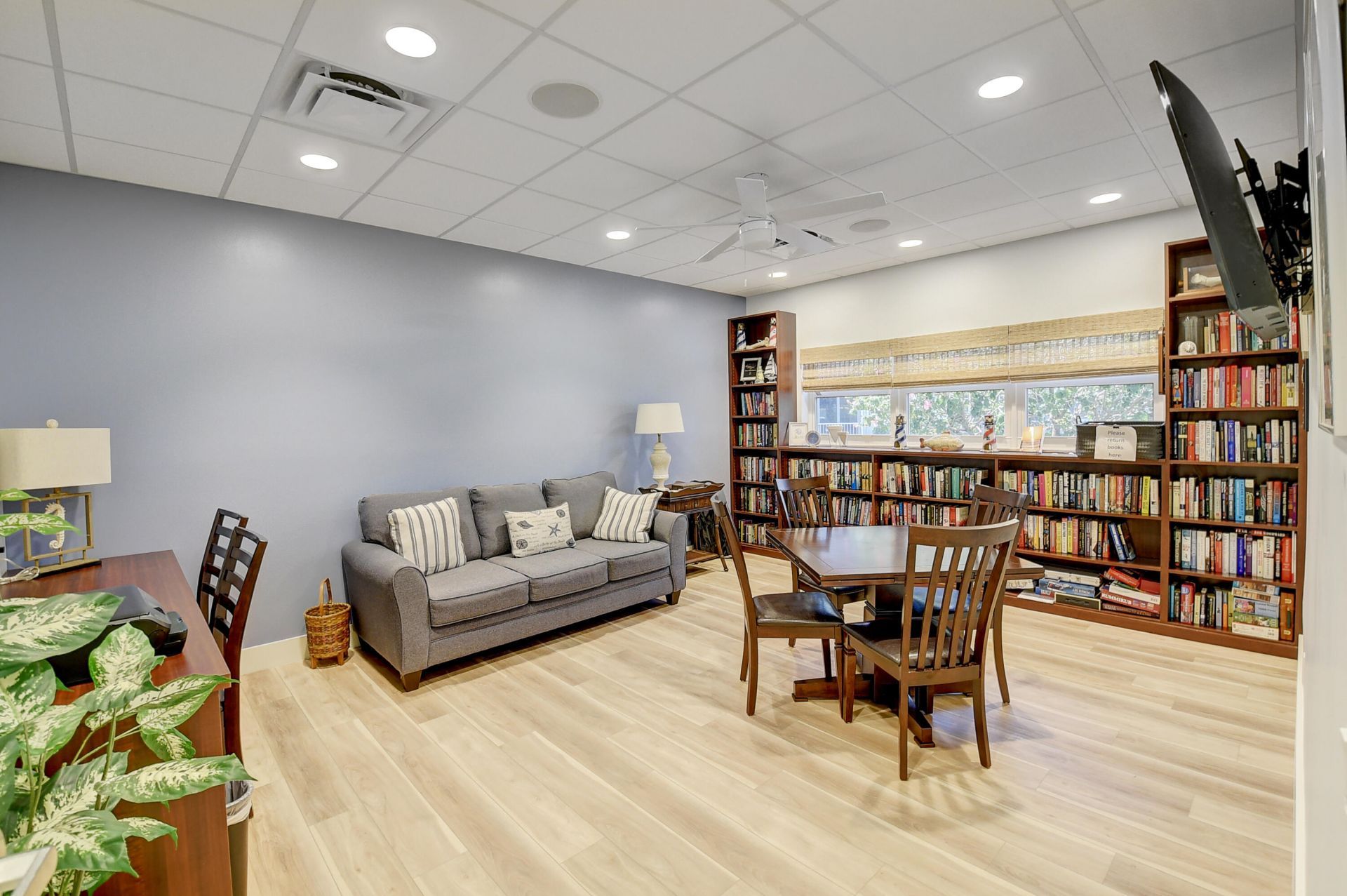 920 Dogwood Drive, Unit 560, Delray Beach, FL 33483 Photo