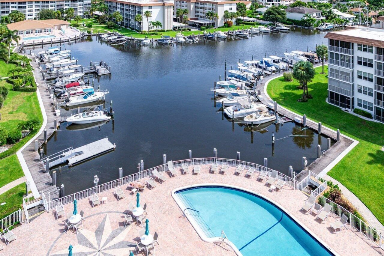 920 Dogwood Drive, Unit 560, Delray Beach, FL 33483 Photo