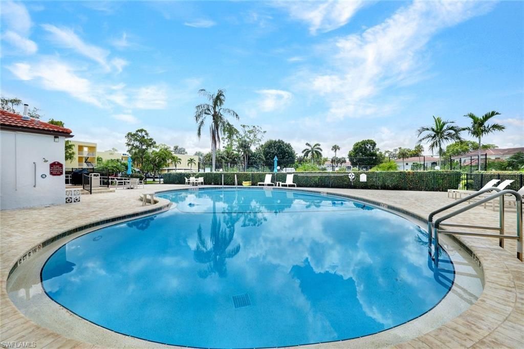 1055 Forest Lakes Dr, Unit F203, Naples, FL 34105 Photo