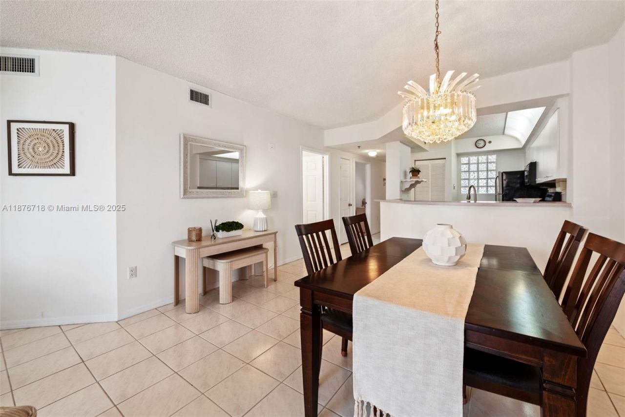 18260 N Bay Rd, Unit 320, Sunny Isles Beach, FL 33160 Photo