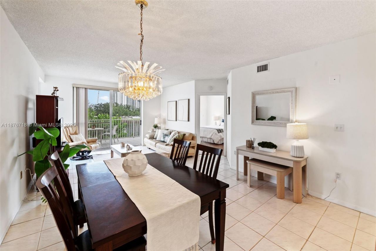 18260 N Bay Rd, Unit 320, Sunny Isles Beach, FL 33160 Photo
