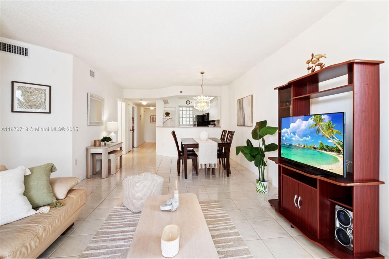 18260 N Bay Rd, Unit 320, Sunny Isles Beach, FL 33160 Photo