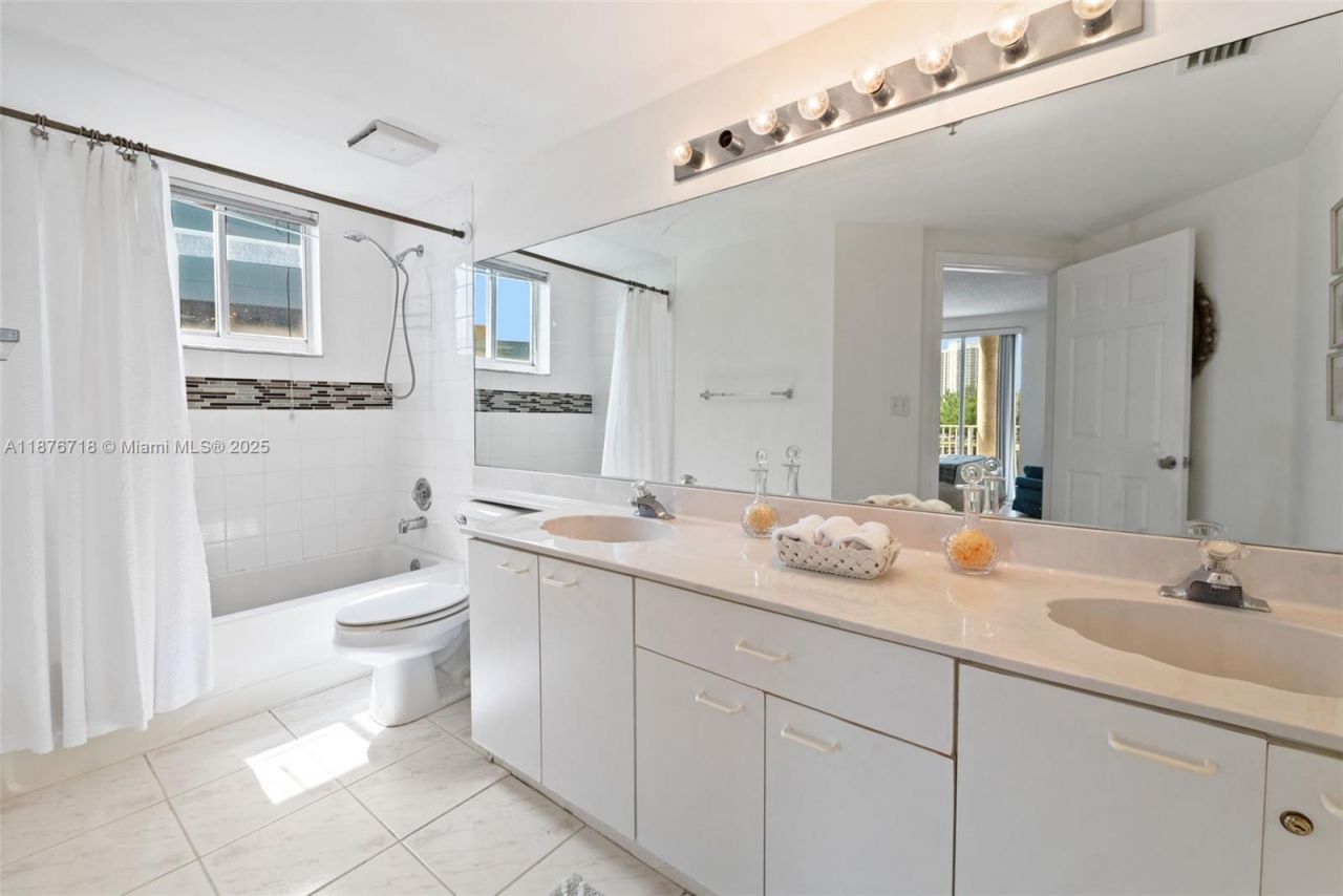 18260 N Bay Rd, Unit 320, Sunny Isles Beach, FL 33160 Photo