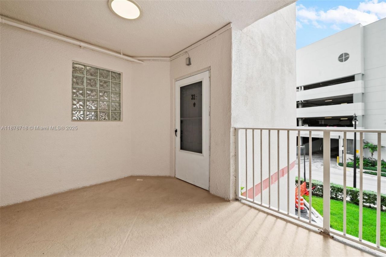 18260 N Bay Rd, Unit 320, Sunny Isles Beach, FL 33160 Photo