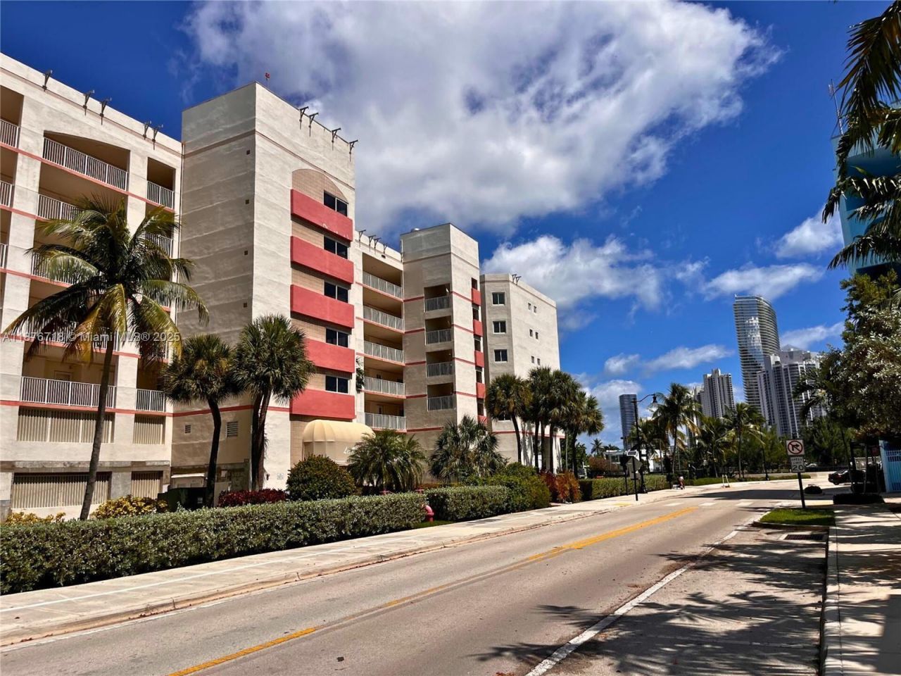 18260 N Bay Rd, Unit 320, Sunny Isles Beach, FL 33160 Photo