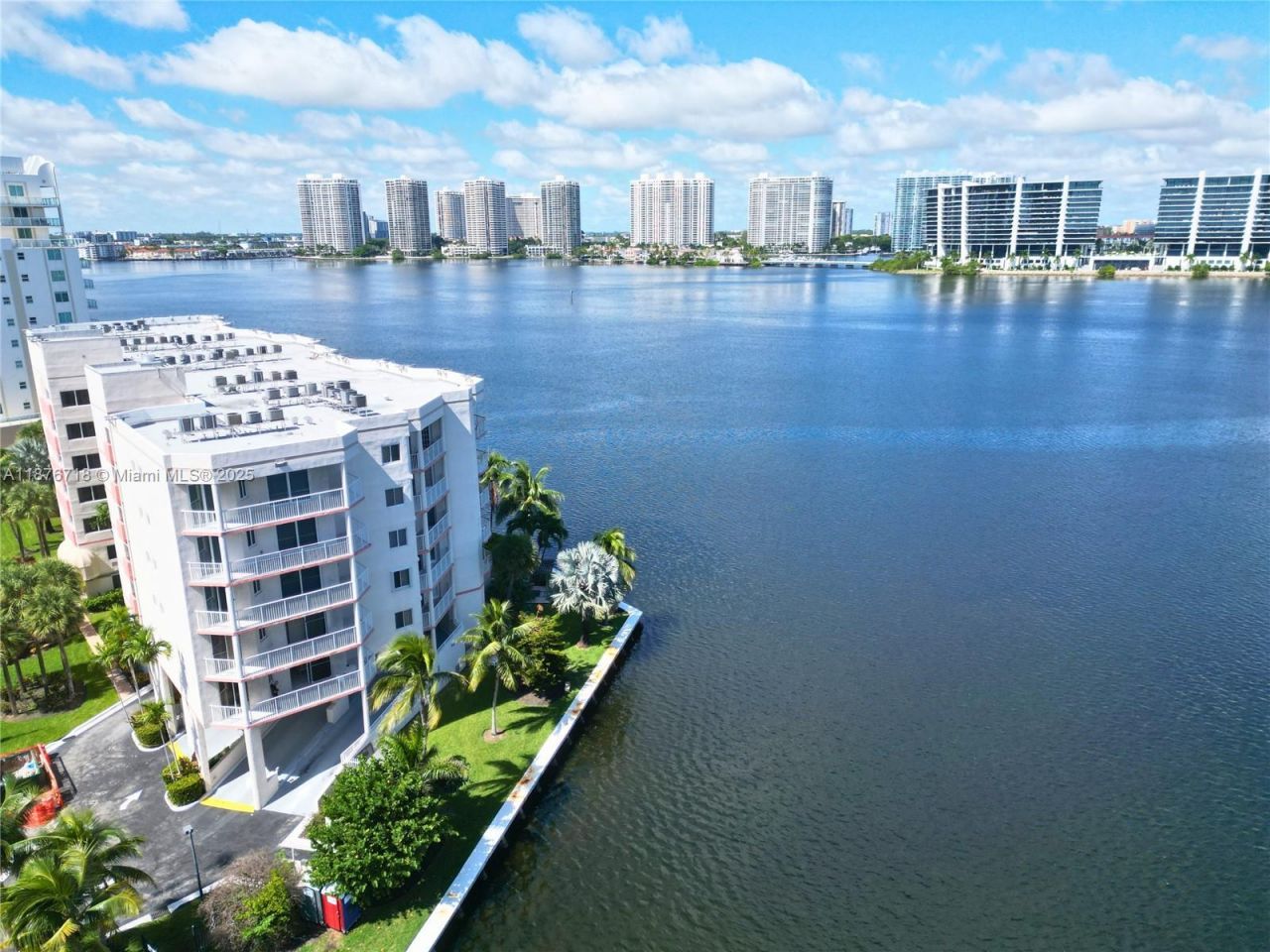 18260 N Bay Rd, Unit 320, Sunny Isles Beach, FL 33160 Photo