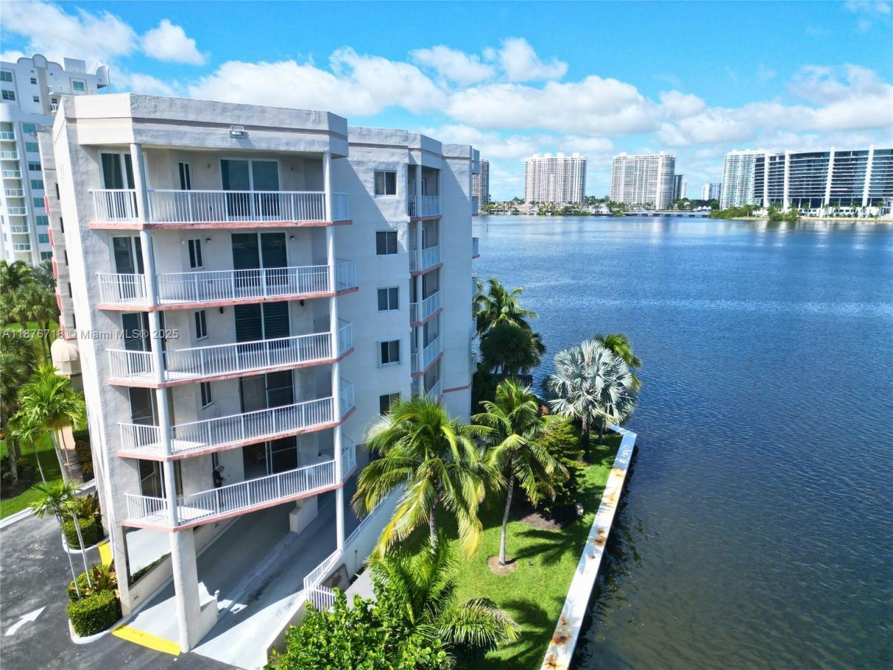 18260 N Bay Rd, Unit 320, Sunny Isles Beach, FL 33160 Photo