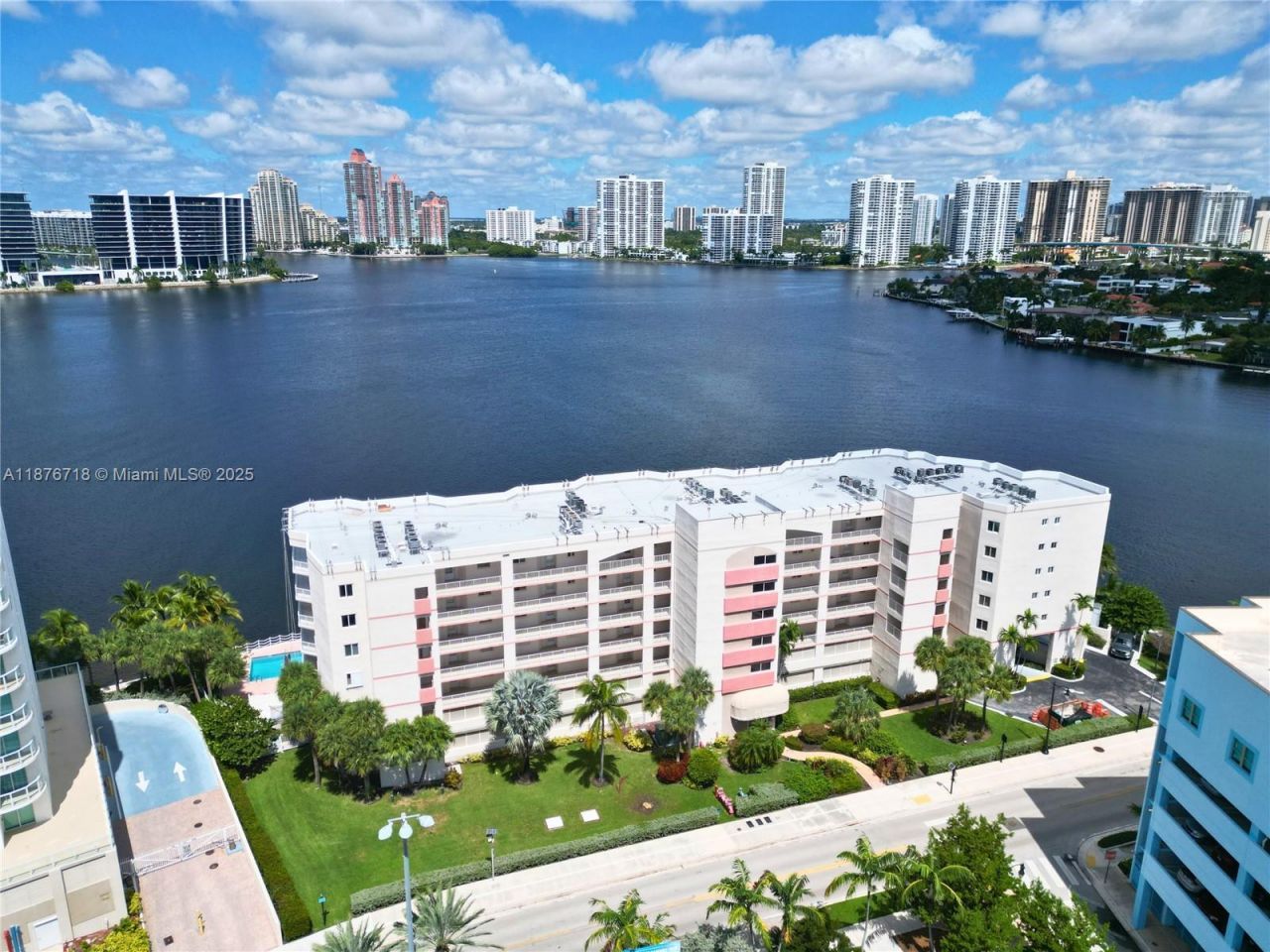 18260 N Bay Rd, Unit 320, Sunny Isles Beach, FL 33160 Photo