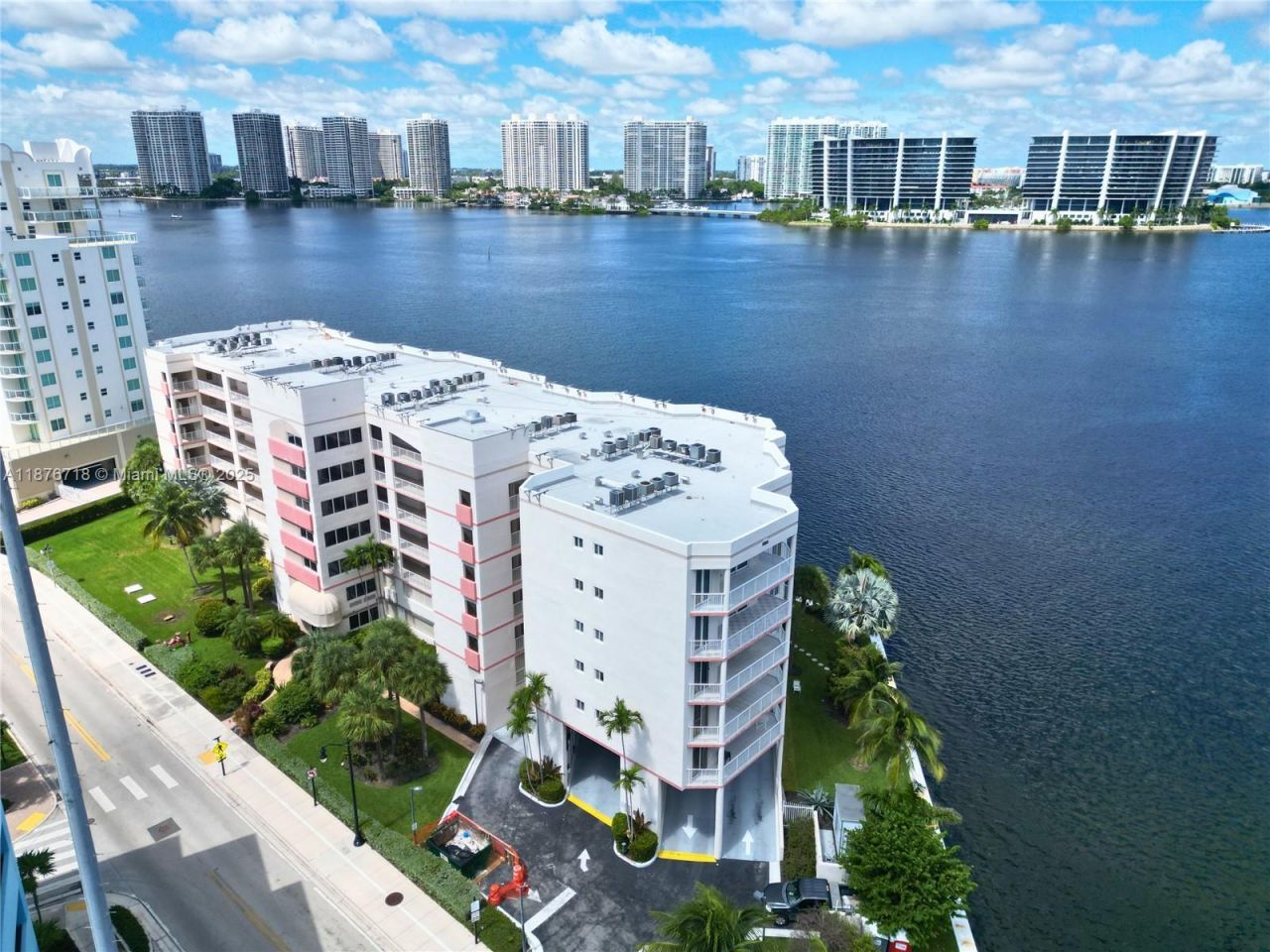 18260 N Bay Rd, Unit 320, Sunny Isles Beach, FL 33160 Photo