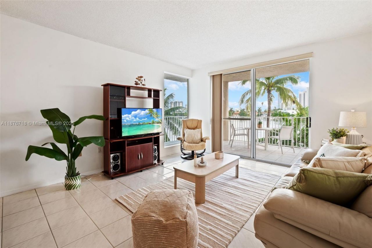 18260 N Bay Rd, Unit 320, Sunny Isles Beach, FL 33160 Photo