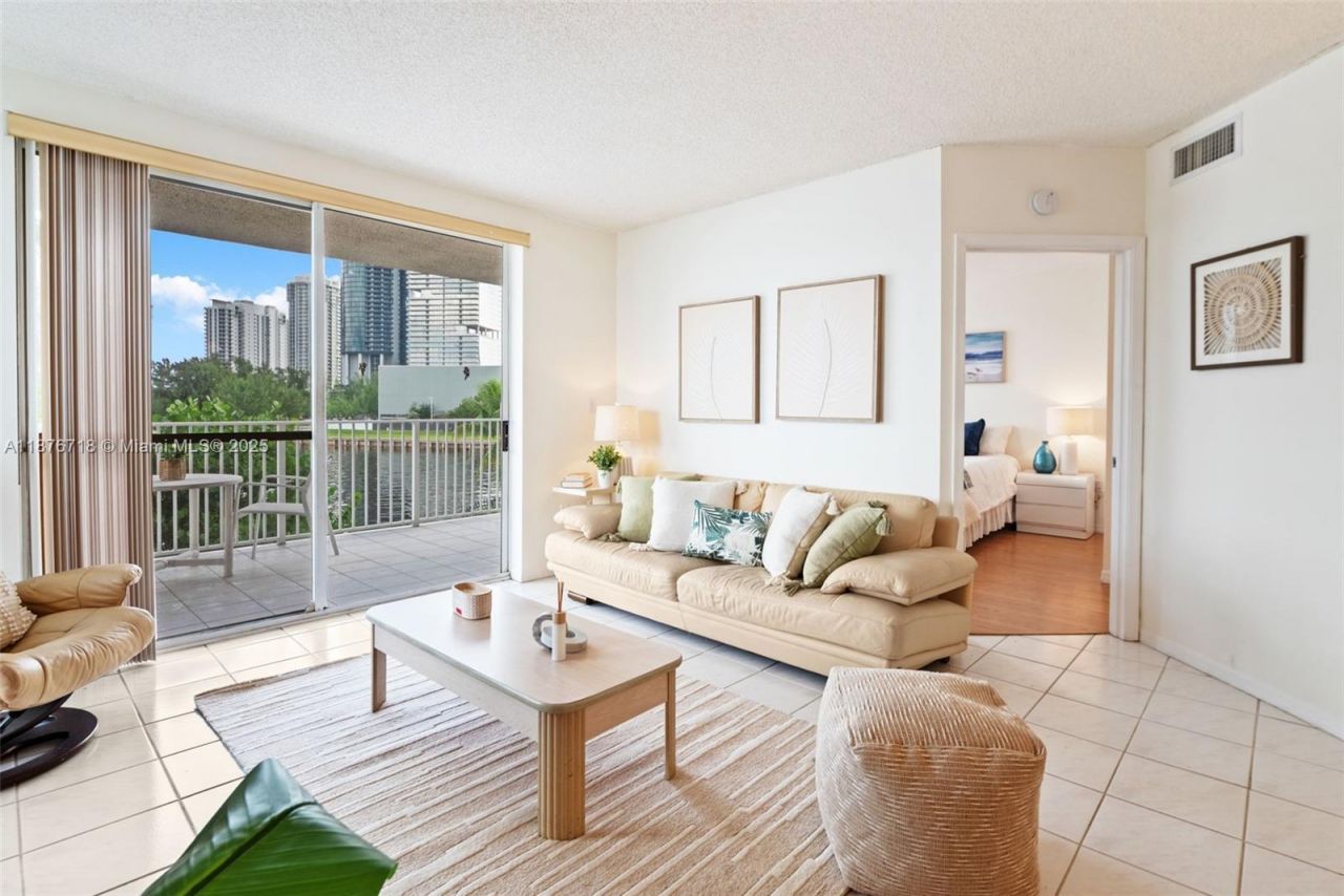 18260 N Bay Rd, Unit 320, Sunny Isles Beach, FL 33160 Photo