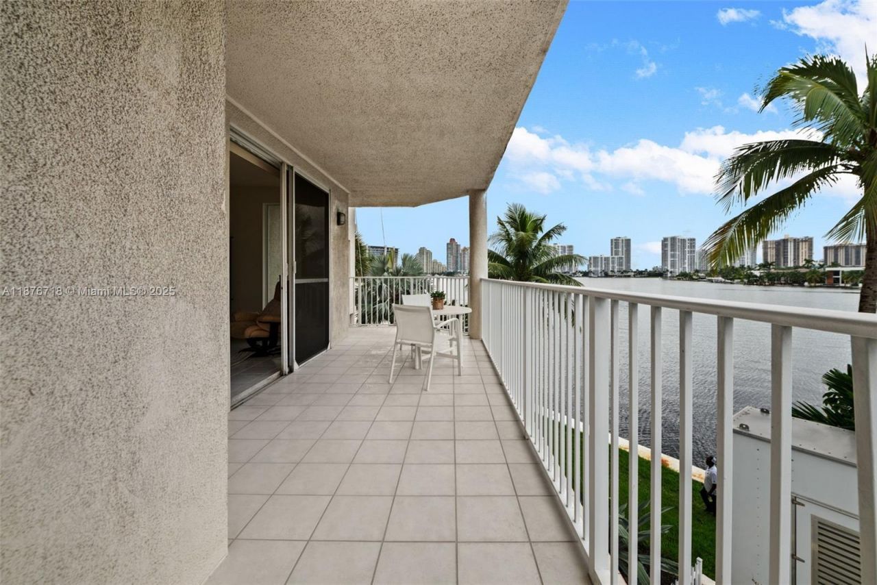 18260 N Bay Rd, Unit 320, Sunny Isles Beach, FL 33160 Photo