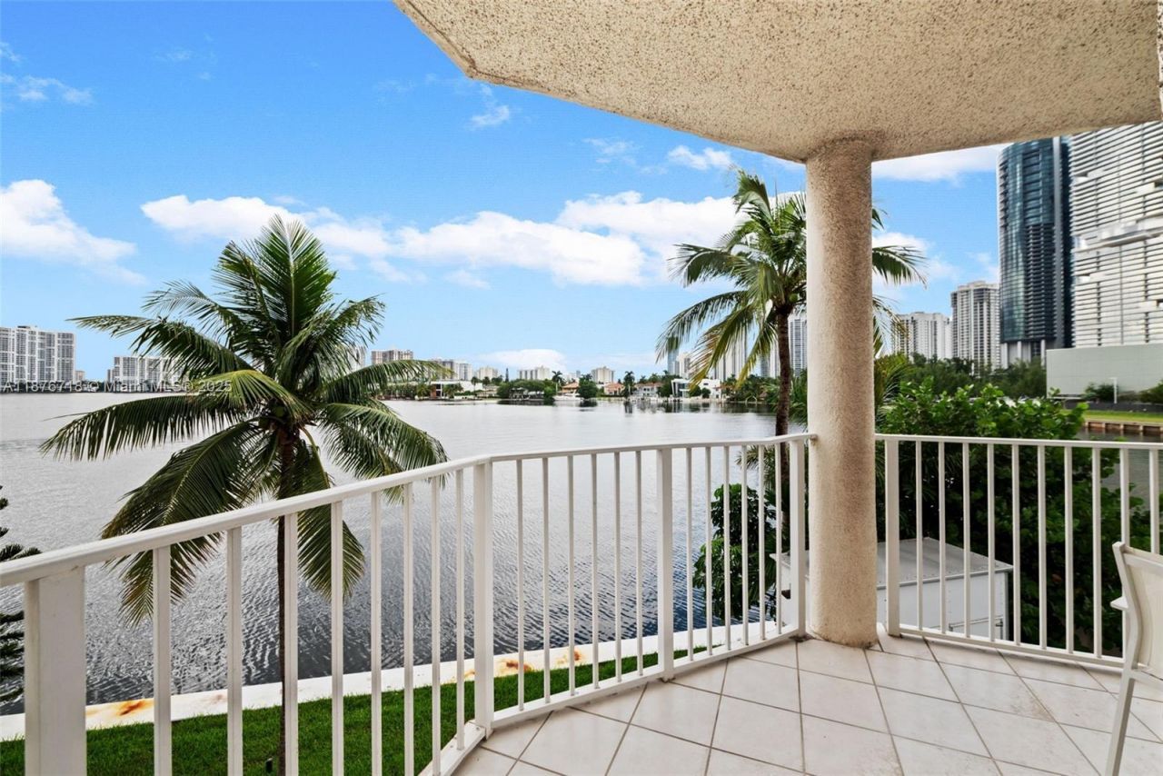 18260 N Bay Rd, Unit 320, Sunny Isles Beach, FL 33160 Photo
