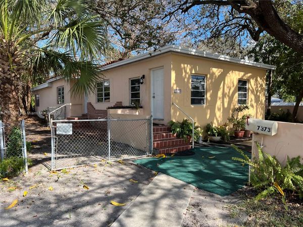 7373 SW 6th St, Miami, FL 33144